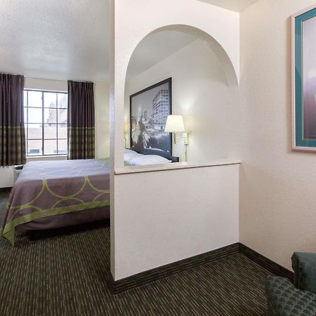 Hotel Super 8 By Wyndham Tulsa/Downtown/East Extérieur photo