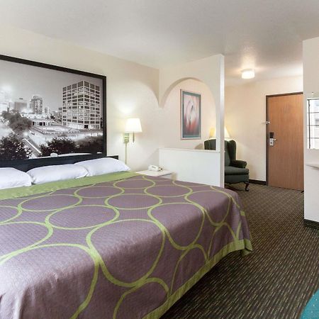 Hotel Super 8 By Wyndham Tulsa/Downtown/East Extérieur photo