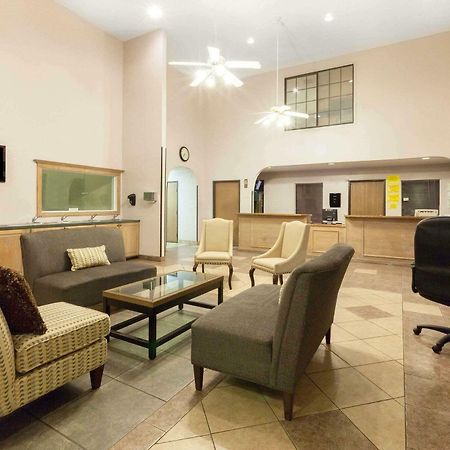 Hotel Super 8 By Wyndham Tulsa/Downtown/East Extérieur photo