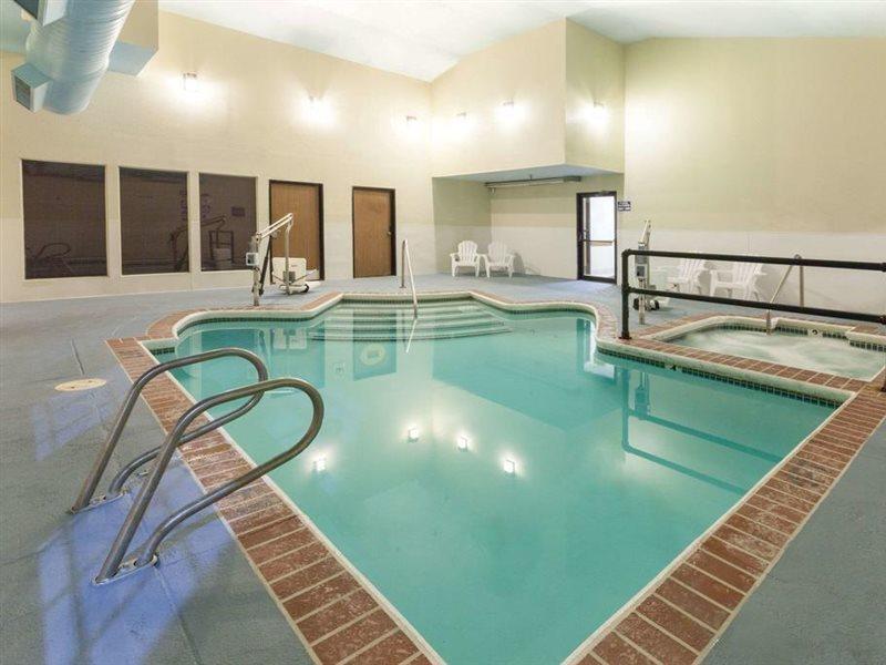 Hotel Super 8 By Wyndham Tulsa/Downtown/East Extérieur photo