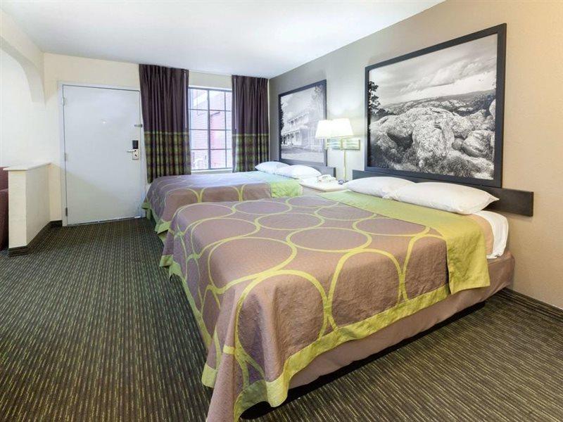 Hotel Super 8 By Wyndham Tulsa/Downtown/East Extérieur photo
