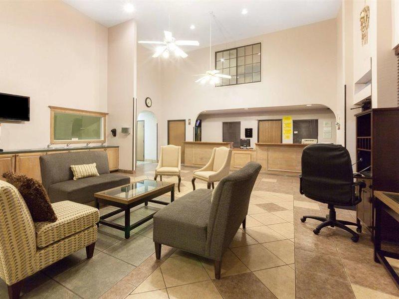 Hotel Super 8 By Wyndham Tulsa/Downtown/East Extérieur photo