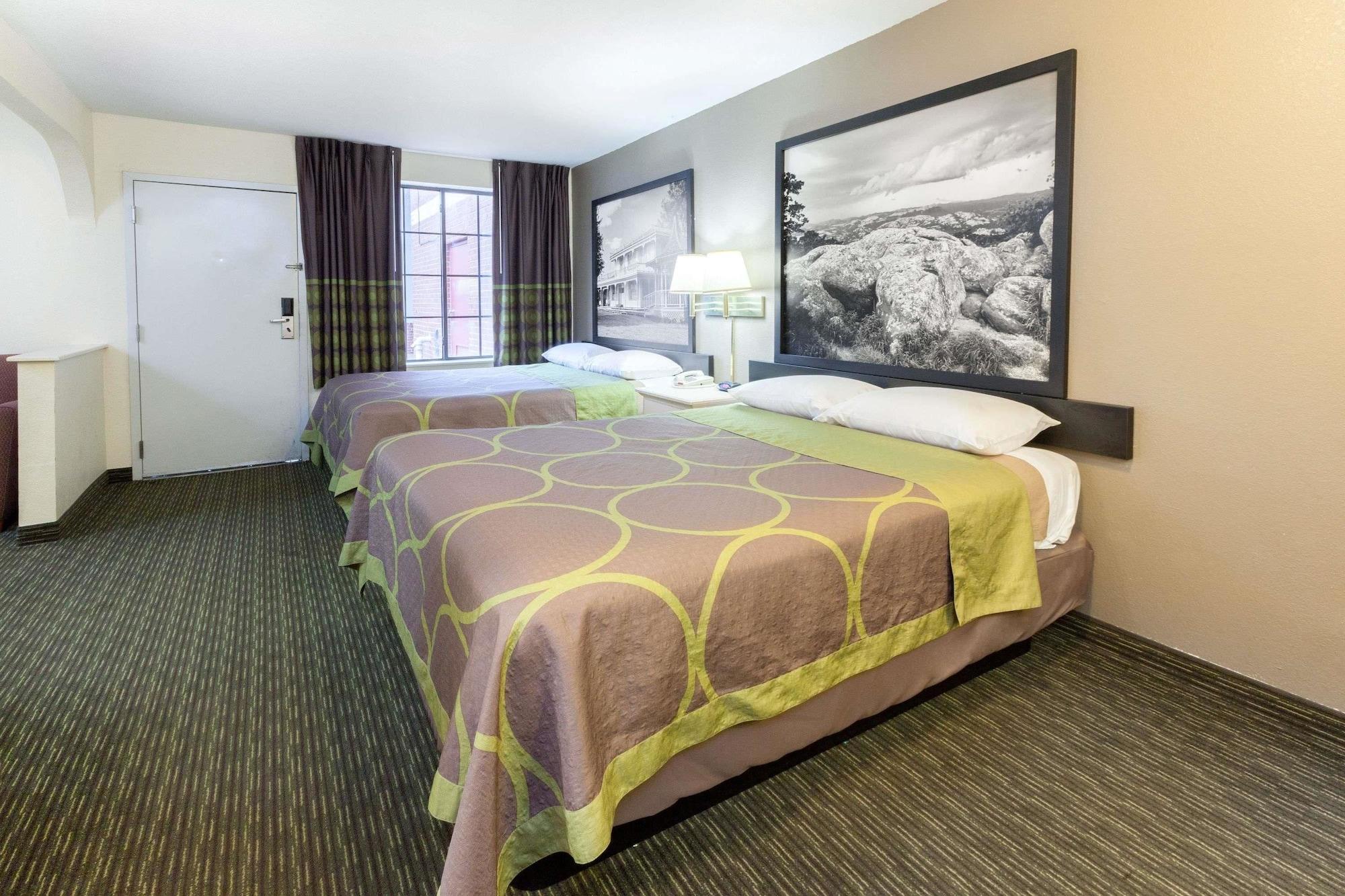 Hotel Super 8 By Wyndham Tulsa/Downtown/East Extérieur photo