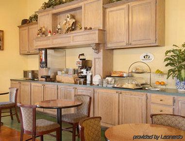 Hotel Super 8 By Wyndham Tulsa/Downtown/East Restaurant photo