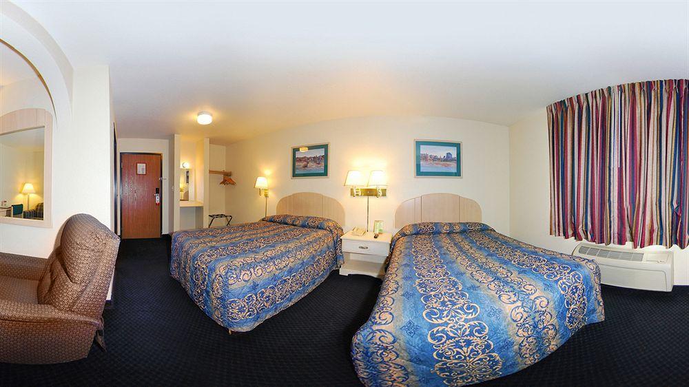 Hotel Super 8 By Wyndham Tulsa/Downtown/East Extérieur photo