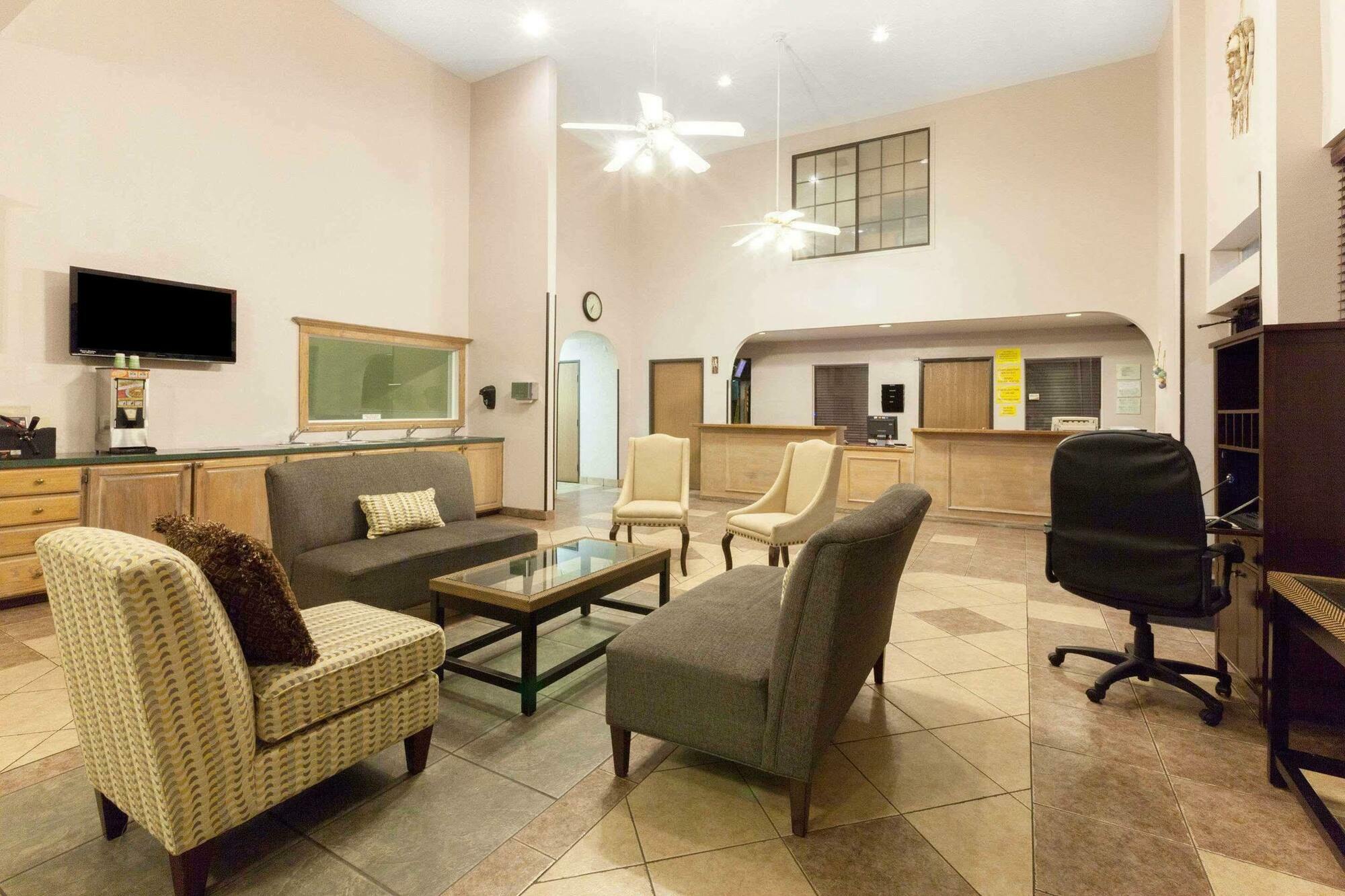 Hotel Super 8 By Wyndham Tulsa/Downtown/East Extérieur photo
