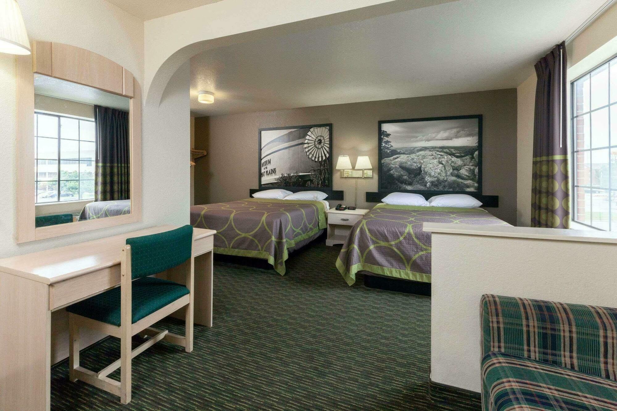 Hotel Super 8 By Wyndham Tulsa/Downtown/East Extérieur photo