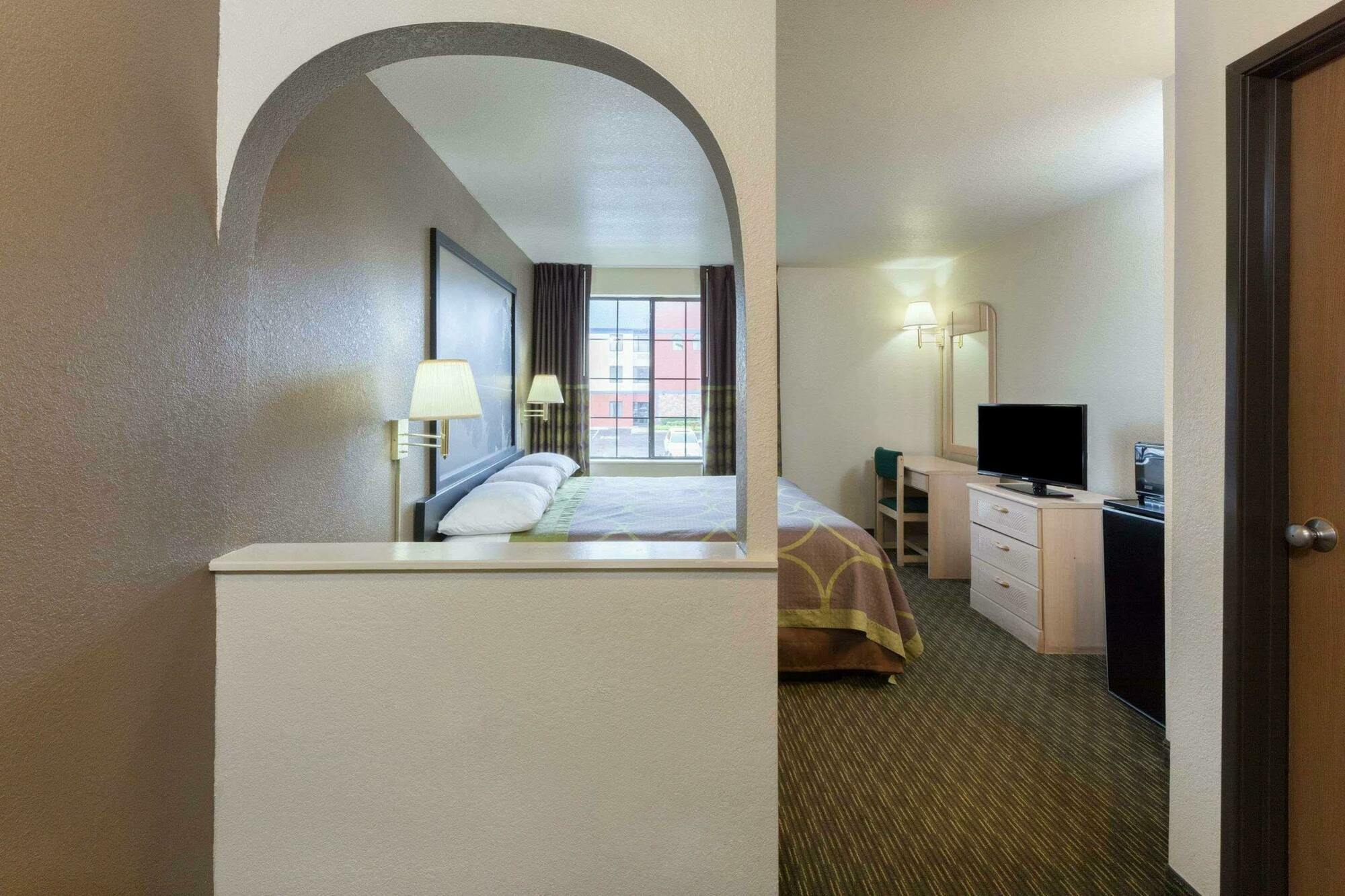 Hotel Super 8 By Wyndham Tulsa/Downtown/East Extérieur photo